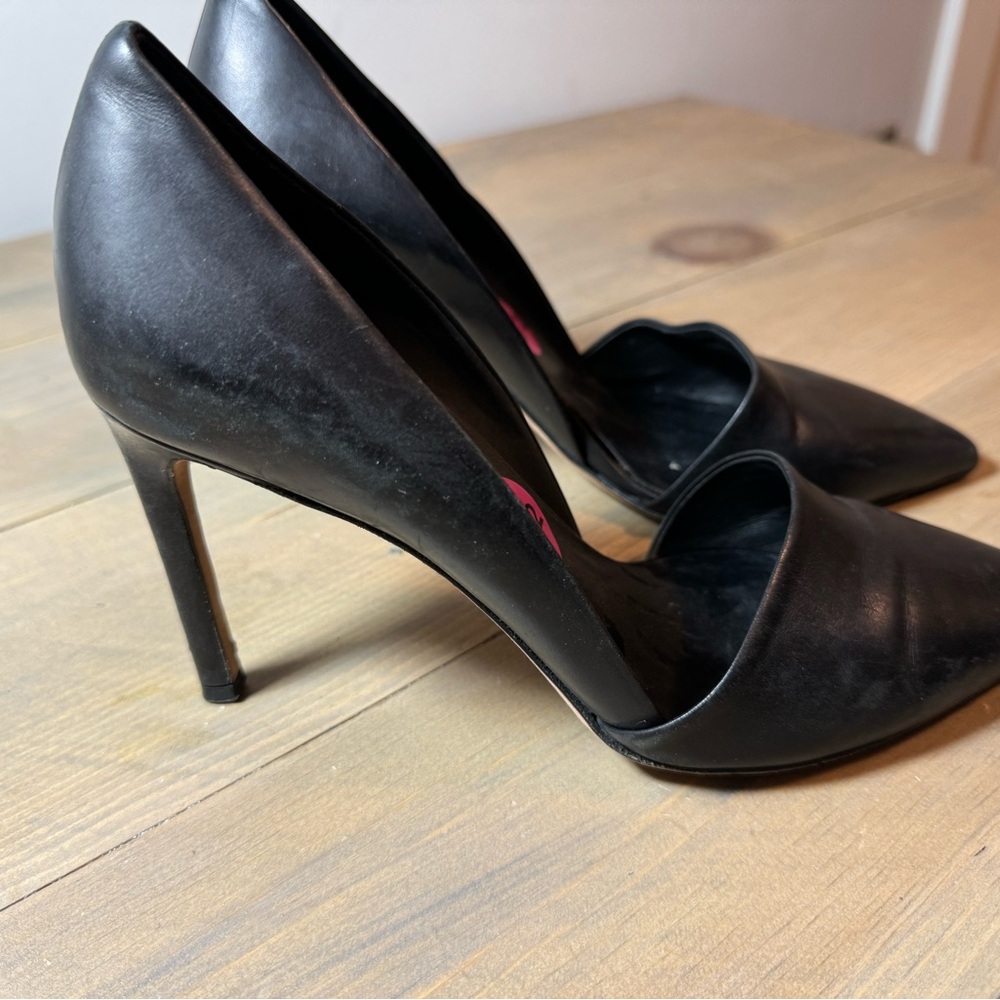 Vince black pumps